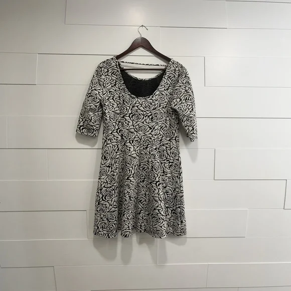 Dress - Picture 2 of 4